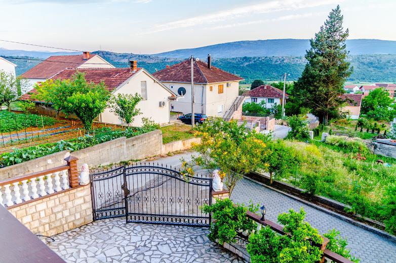 Sunny Apartment With Swimming Pool Stolac Exterior foto